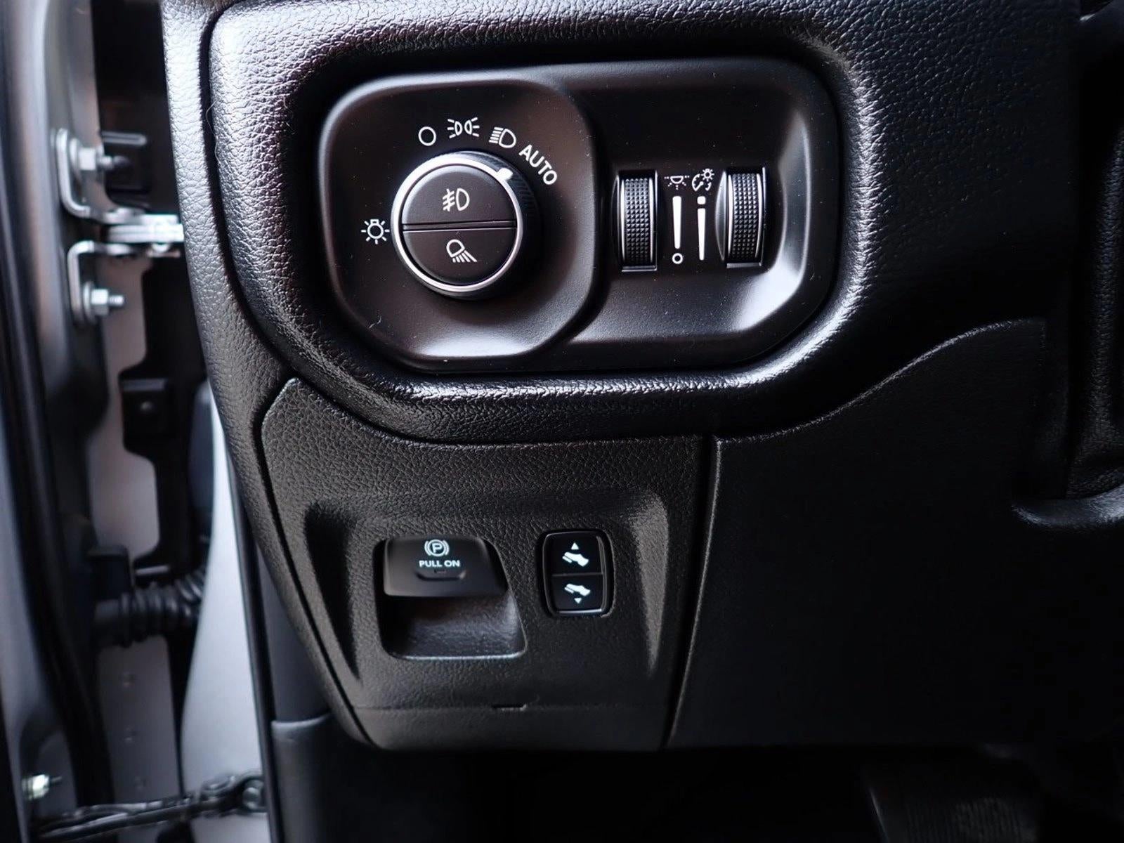 2019 RAM 1500 Big Horn/Lone Star Crew Cab 4x4 5'7" Box
