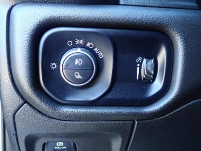 2022 RAM 1500 Big Horn Crew Cab 4x4 5'7" Box