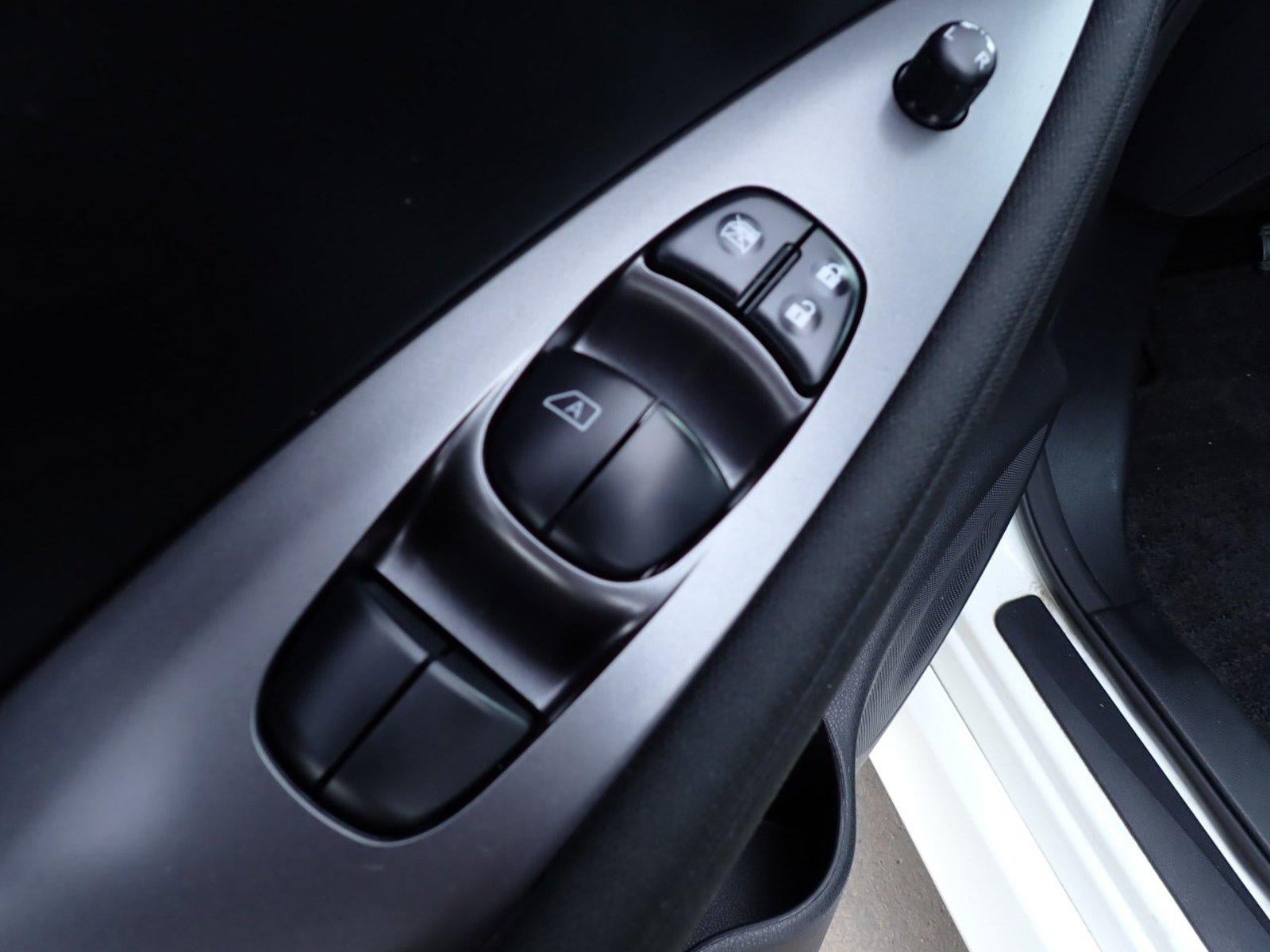 2025 Nissan LEAF S