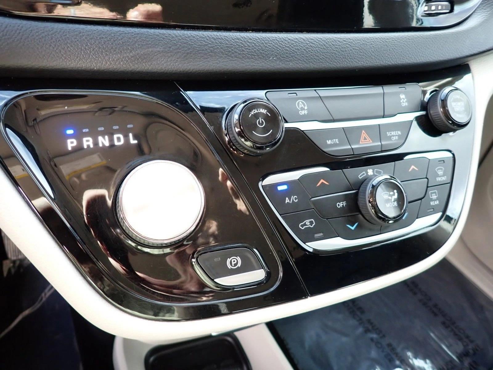 2021 Chrysler Voyager LXI