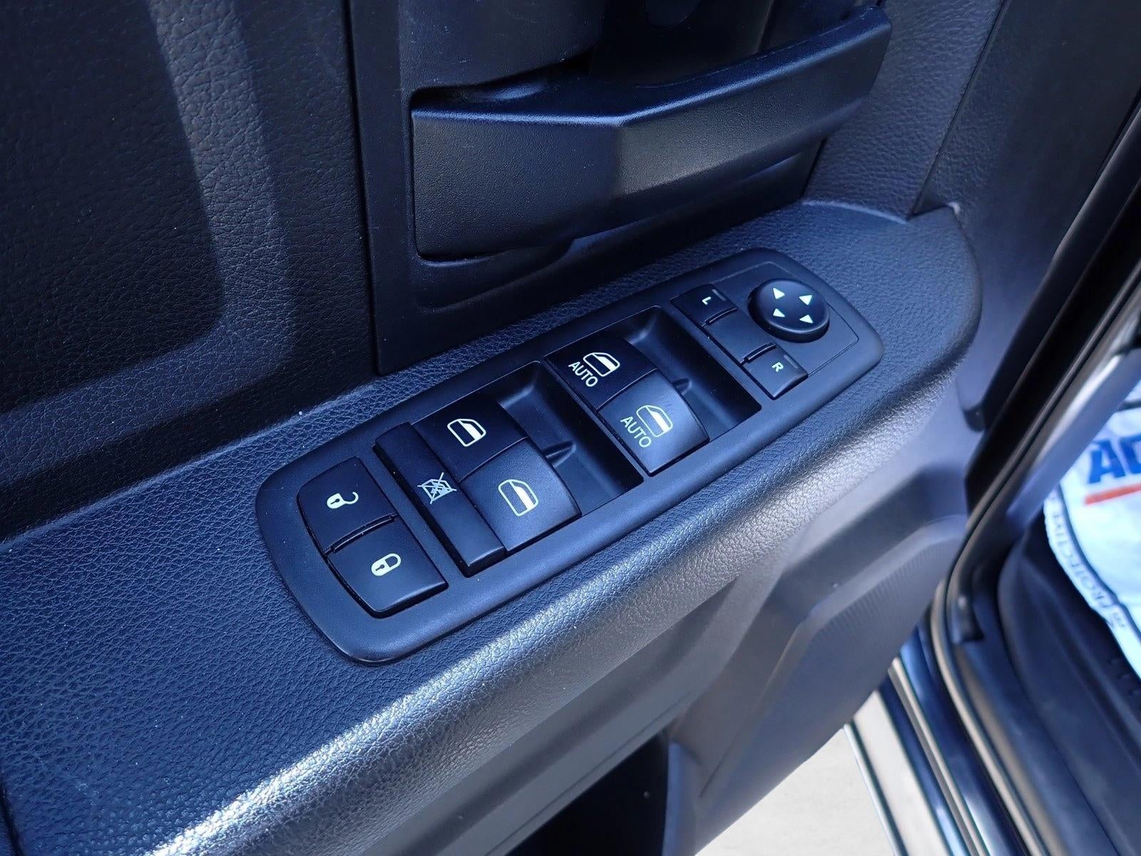 2018 RAM 1500 Express Crew Cab 4x4 5'7" Box