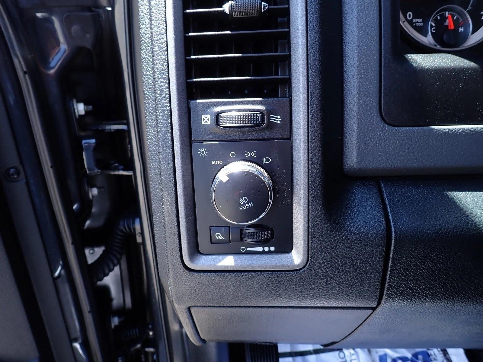 2018 RAM 1500 Express Crew Cab 4x4 5'7" Box