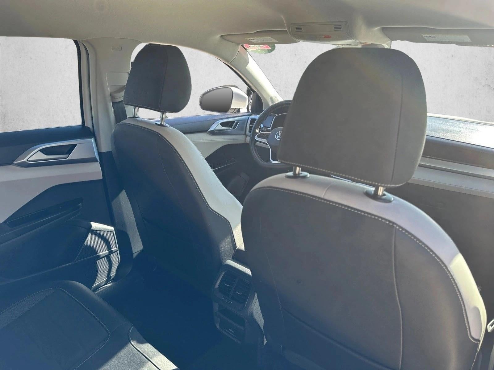 2025 Volkswagen Taos SE