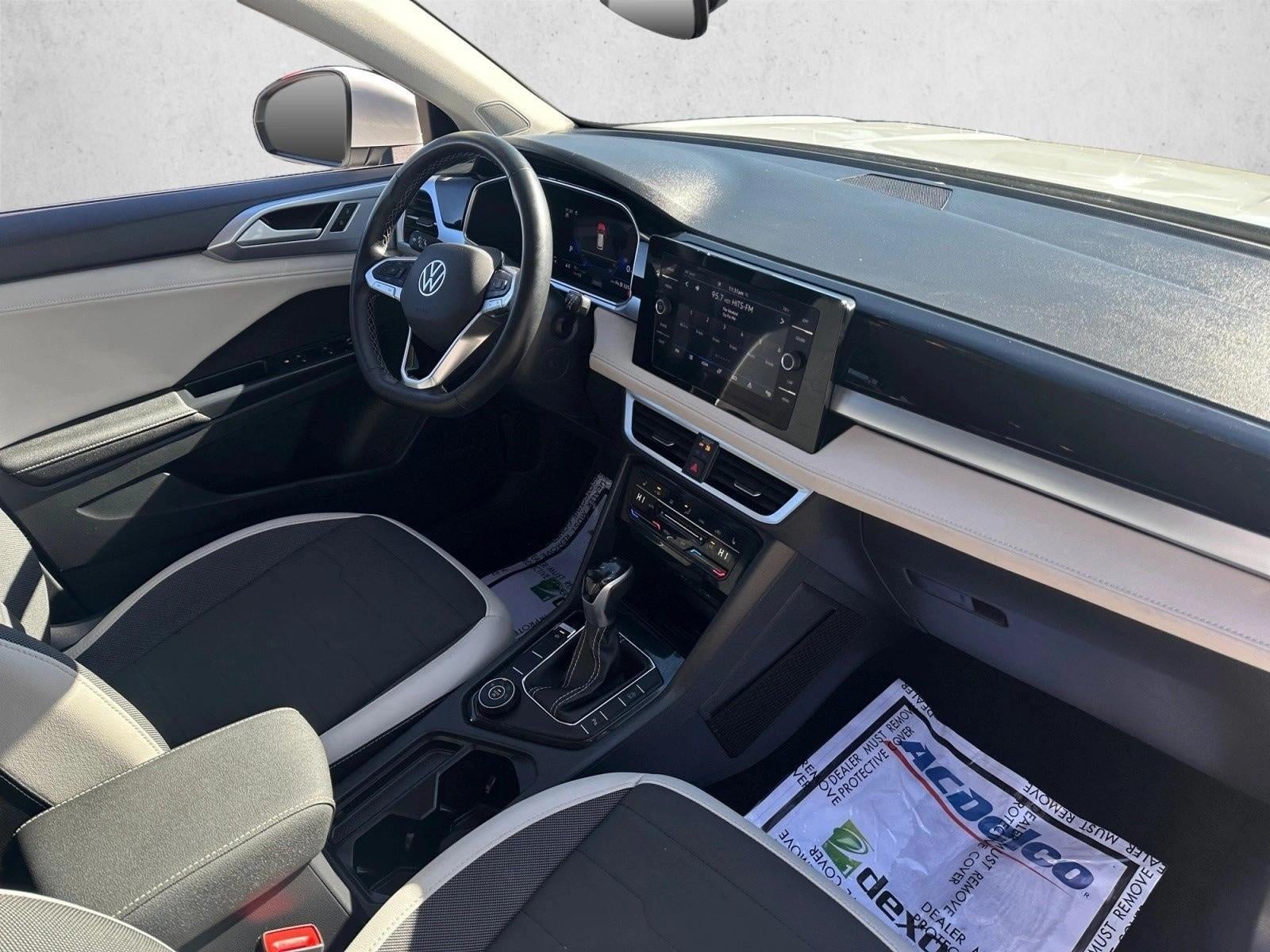 2025 Volkswagen Taos SE