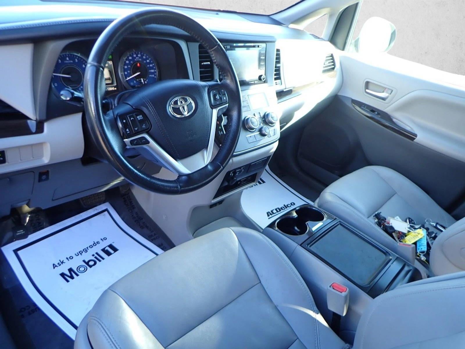 2018 Toyota Sienna XLE