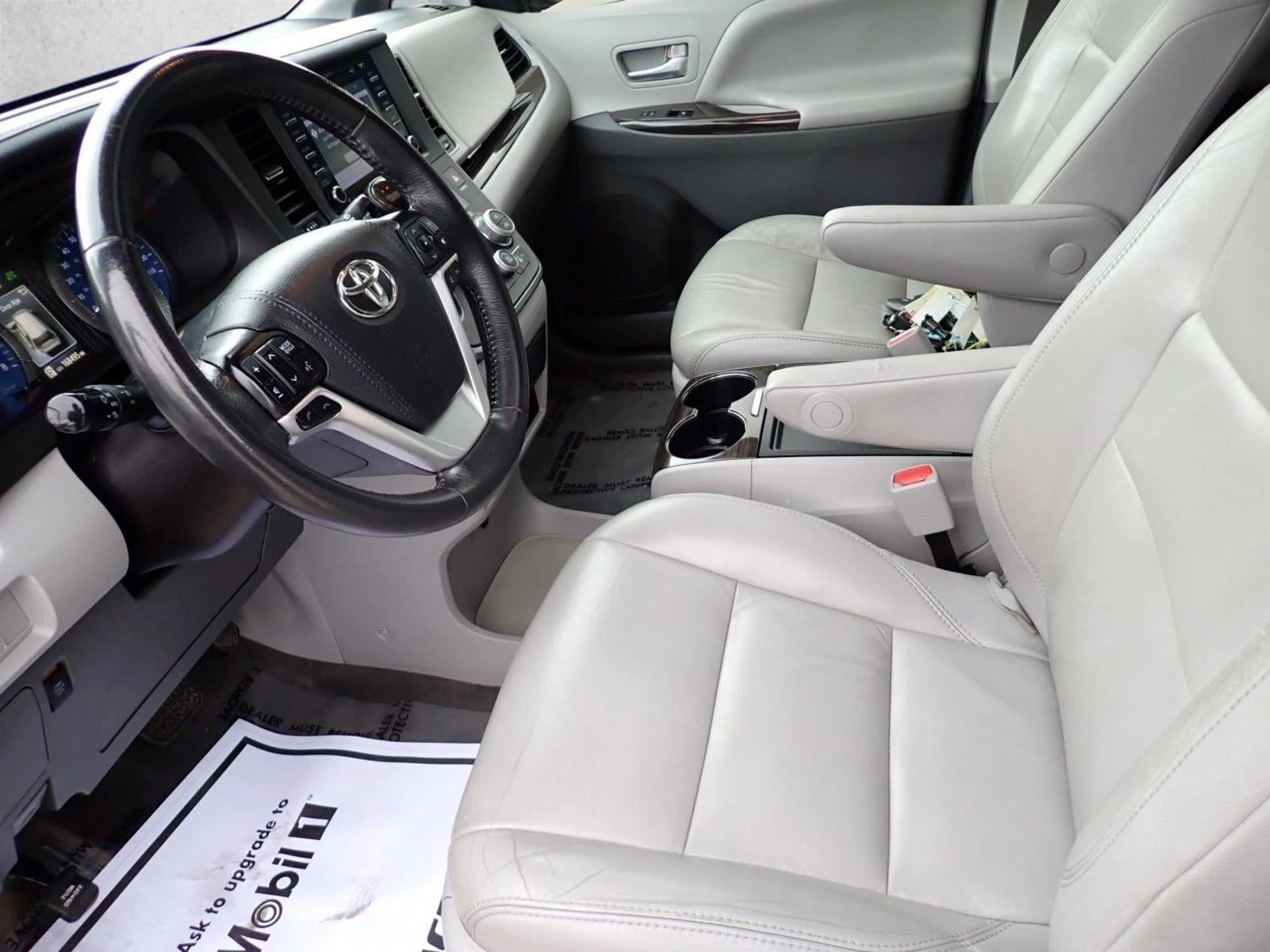2018 Toyota Sienna XLE Auto Access Seat