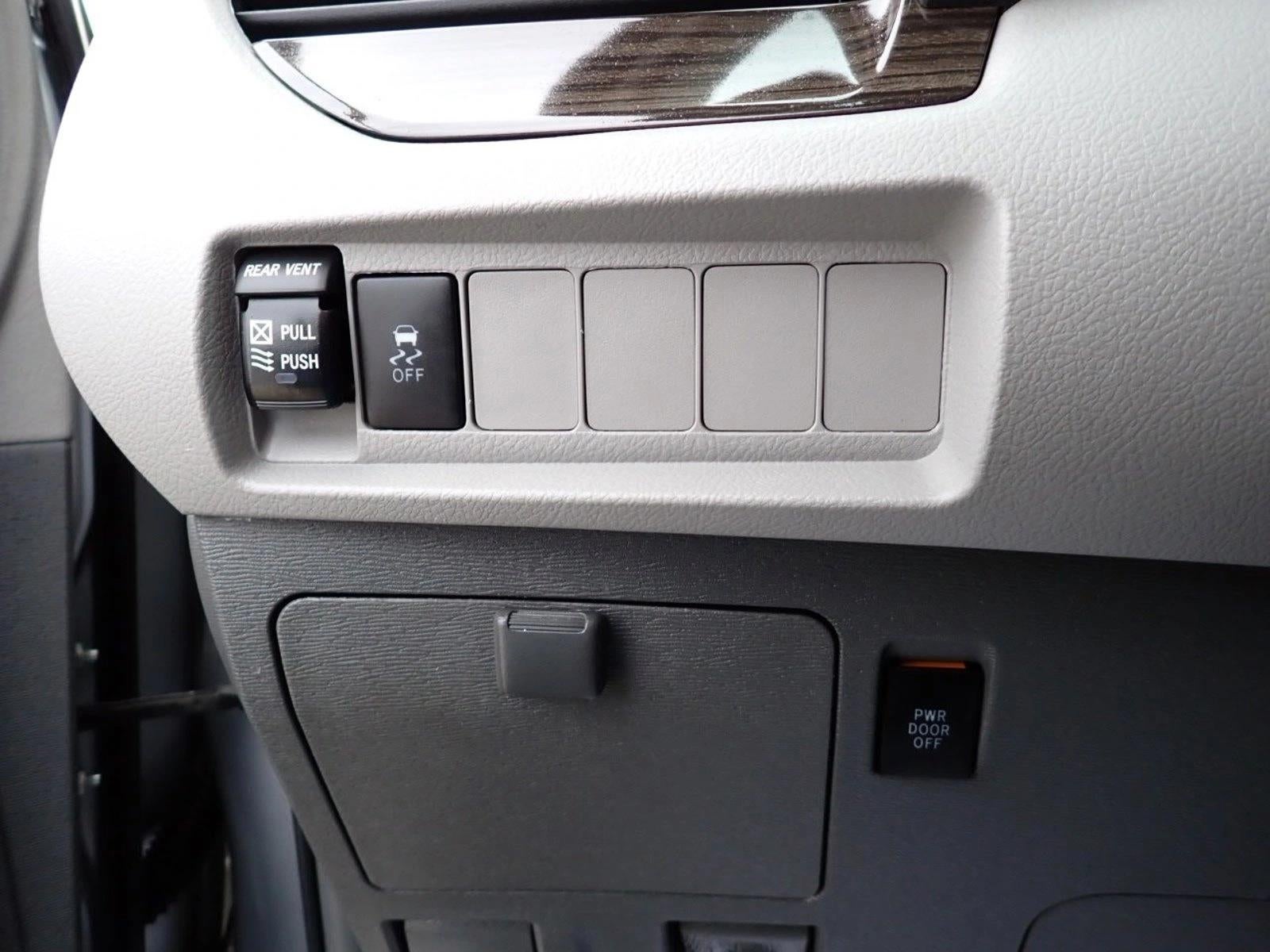 2018 Toyota Sienna XLE Auto Access Seat