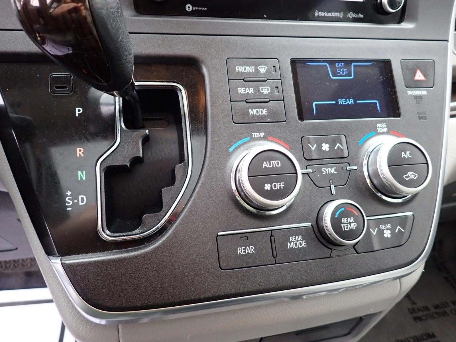 2018 Toyota Sienna XLE Auto Access Seat