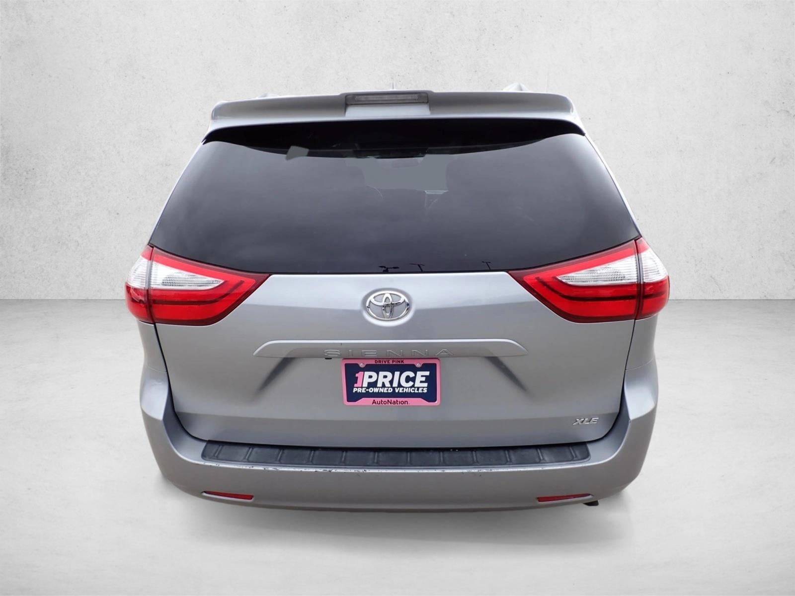 2018 Toyota Sienna XLE Auto Access Seat