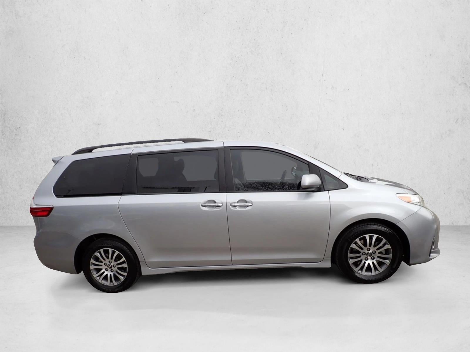 2018 Toyota Sienna XLE Auto Access Seat