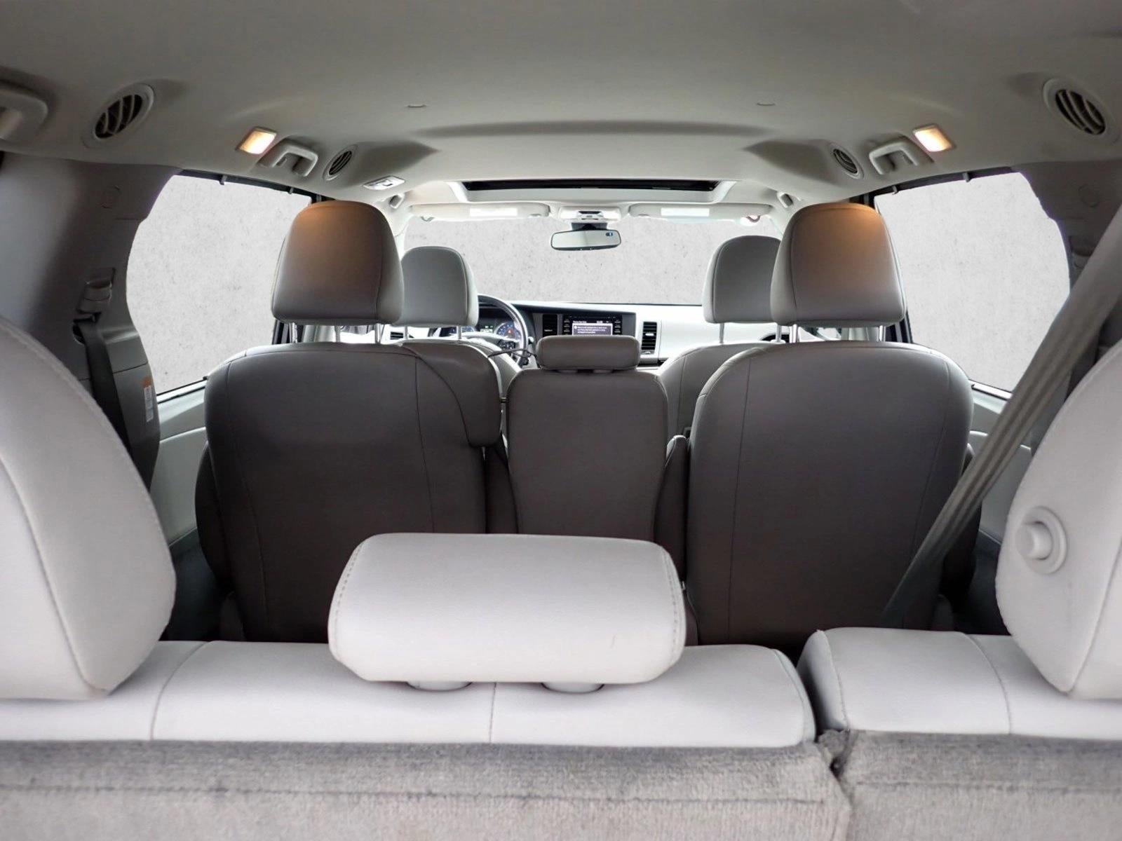 2018 Toyota Sienna XLE Auto Access Seat