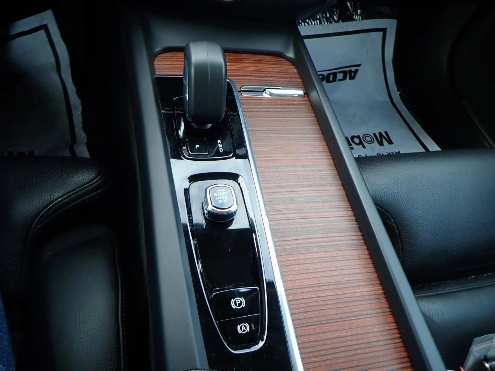 2024 Volvo S60 Ultimate Dark Theme