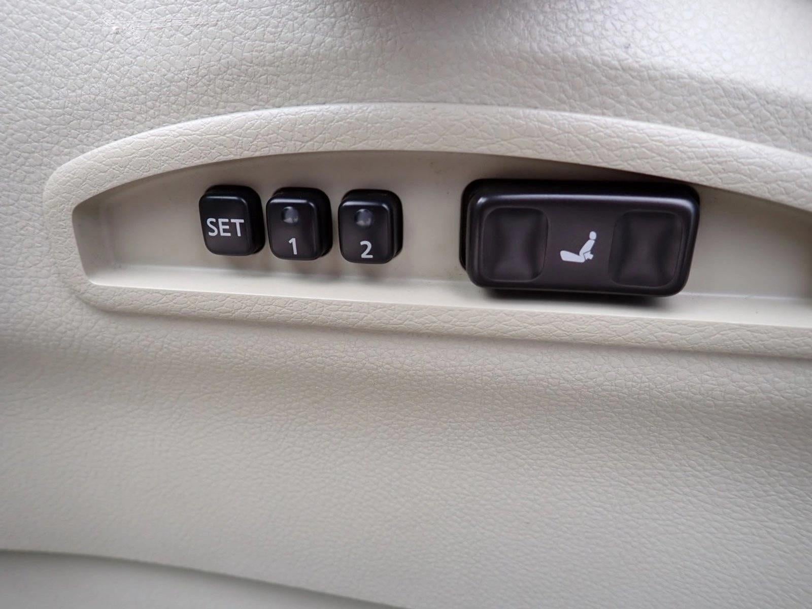 2004 INFINITI FX35 Base