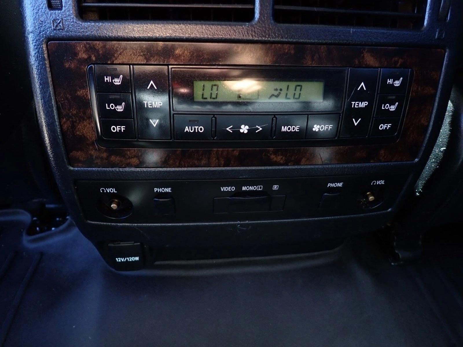2013 Toyota Land Cruiser V8