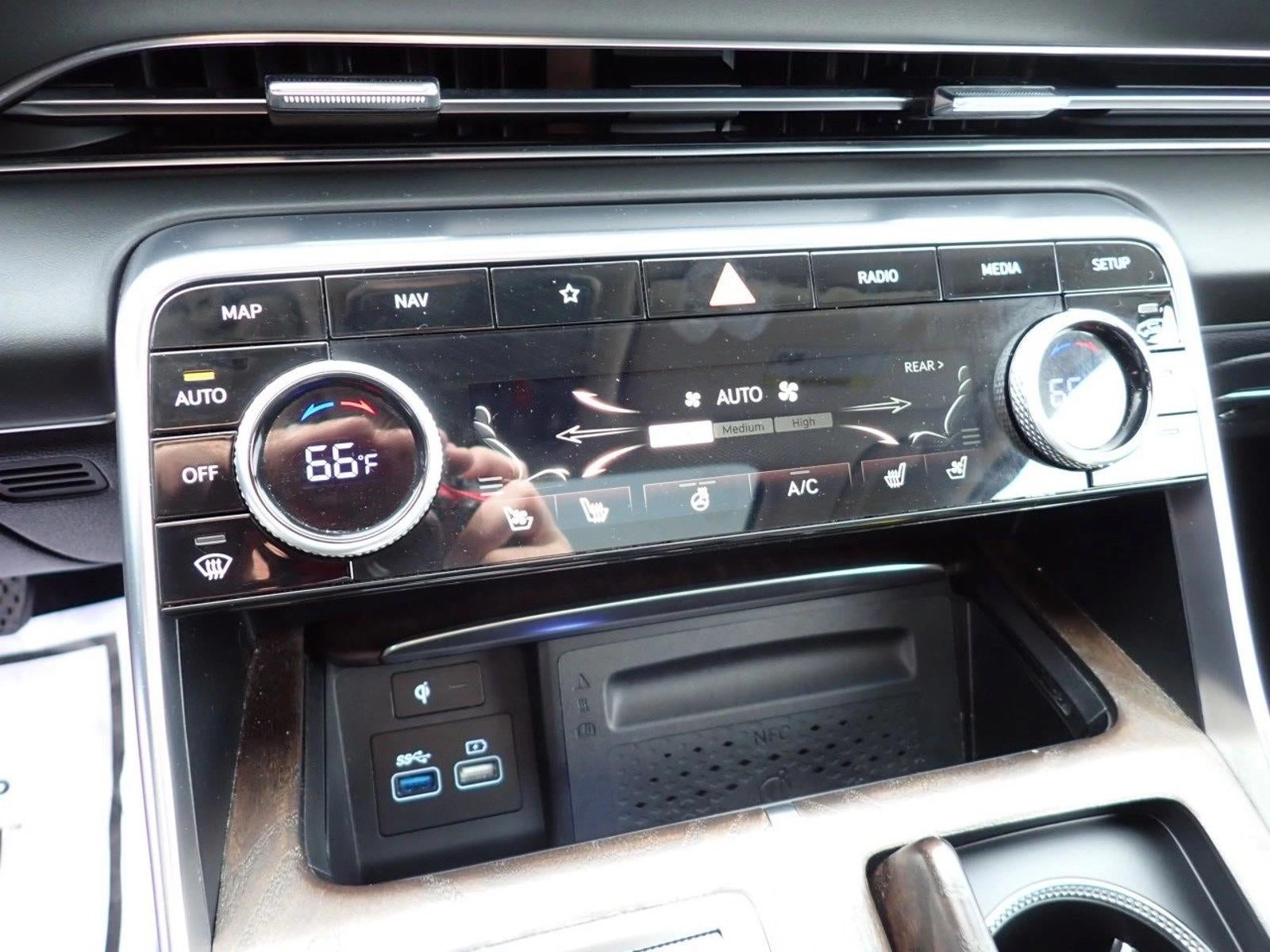 2024 Genesis GV80 Base