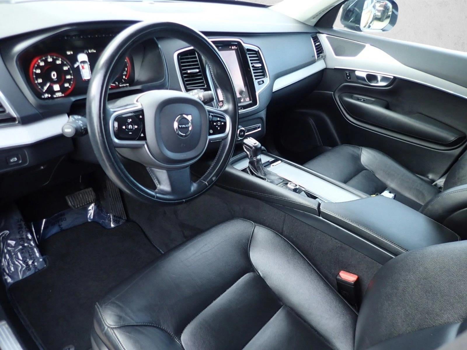 2022 Volvo XC90 T5 Momentum 7 Passenger