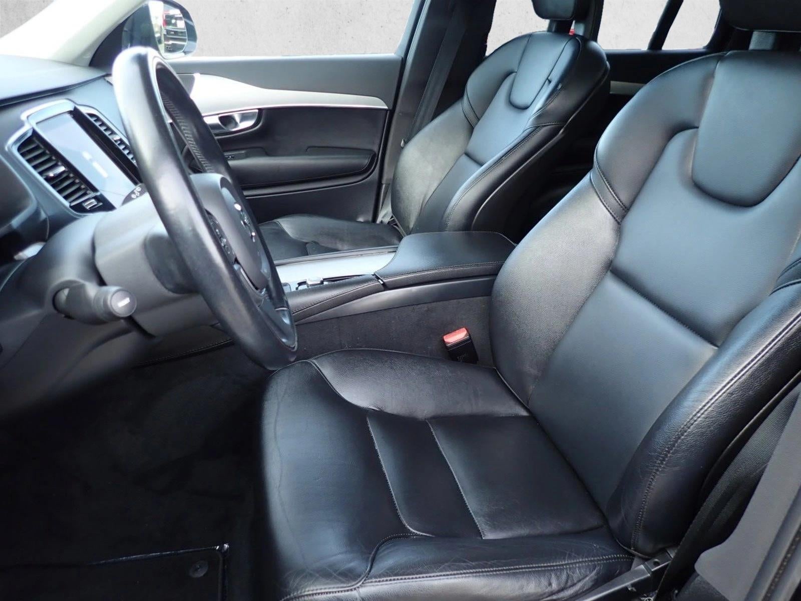 2022 Volvo XC90 T5 Momentum 7 Passenger