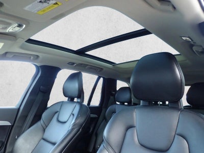 2022 Volvo XC90 T5 Momentum 7 Passenger