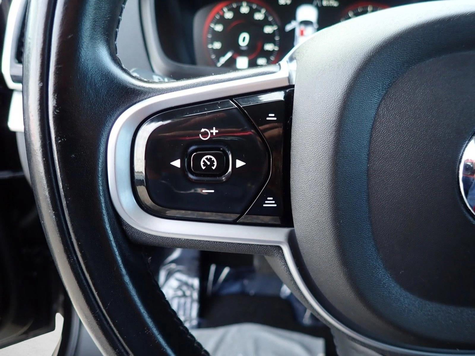 2022 Volvo XC90 T5 Momentum 7 Passenger