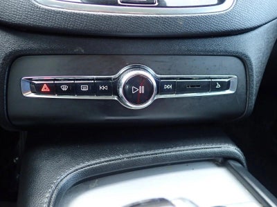 2022 Volvo XC90 T5 Momentum 7 Passenger