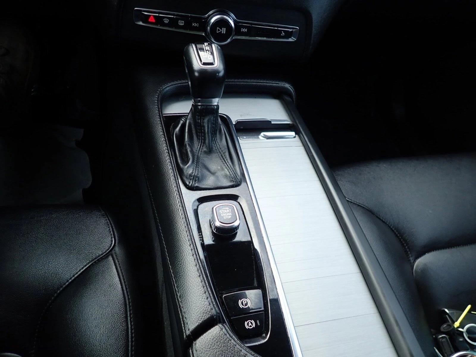 2022 Volvo XC90 T5 Momentum 7 Passenger