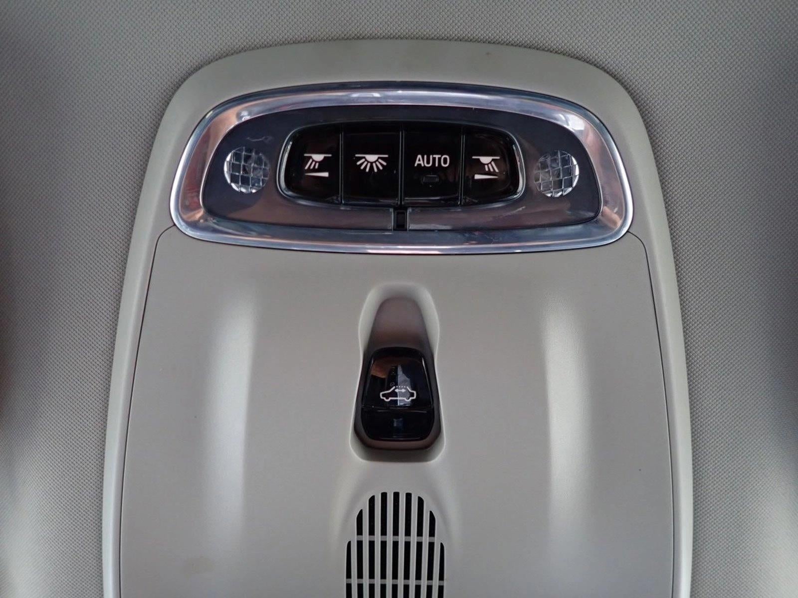 2022 Volvo XC90 T5 Momentum 7 Passenger